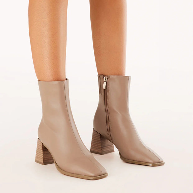 ALANIA Ankle Boot - Almond