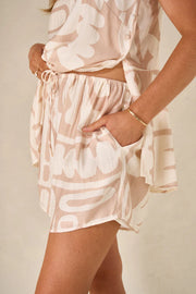 Ease Away Crinkle Short - Neutral Abstract