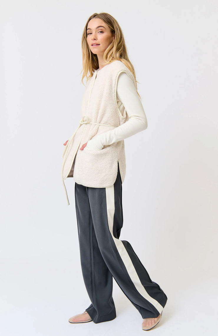 (PRE-ORDER) Luka Vest - Cream